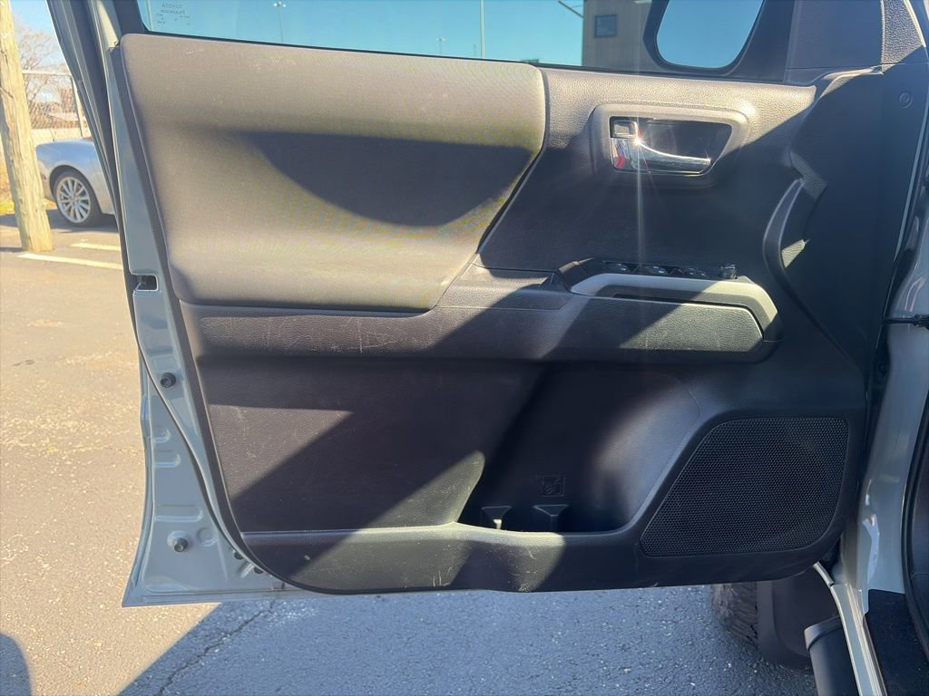 Used 2022 Toyota Tacoma TRD Off-Road image 13
