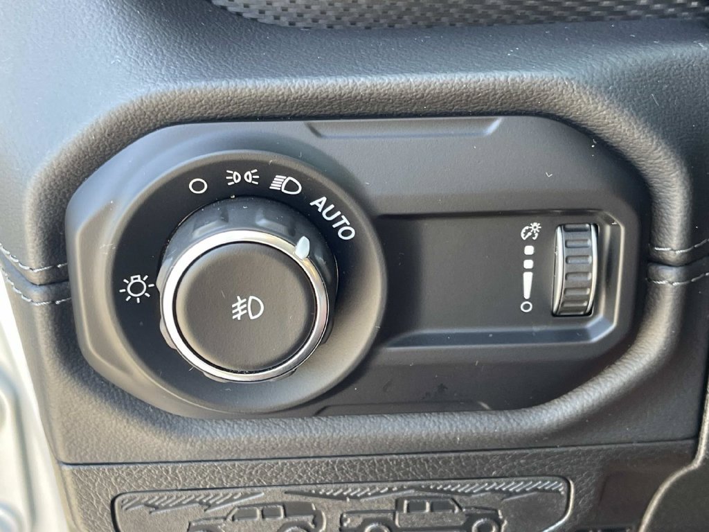 Used 2024 Jeep Wrangler Unlimited Rubicon AWD/4WD image 34