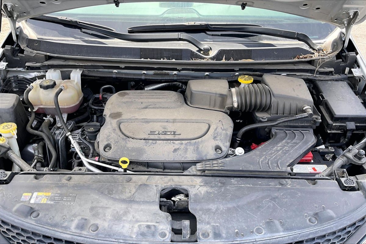 Used 2023 Chrysler Voyager LX FWD image 10