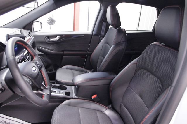 Used 2025 Ford Escape ST-Line w/ Tech Pack #1 image 13