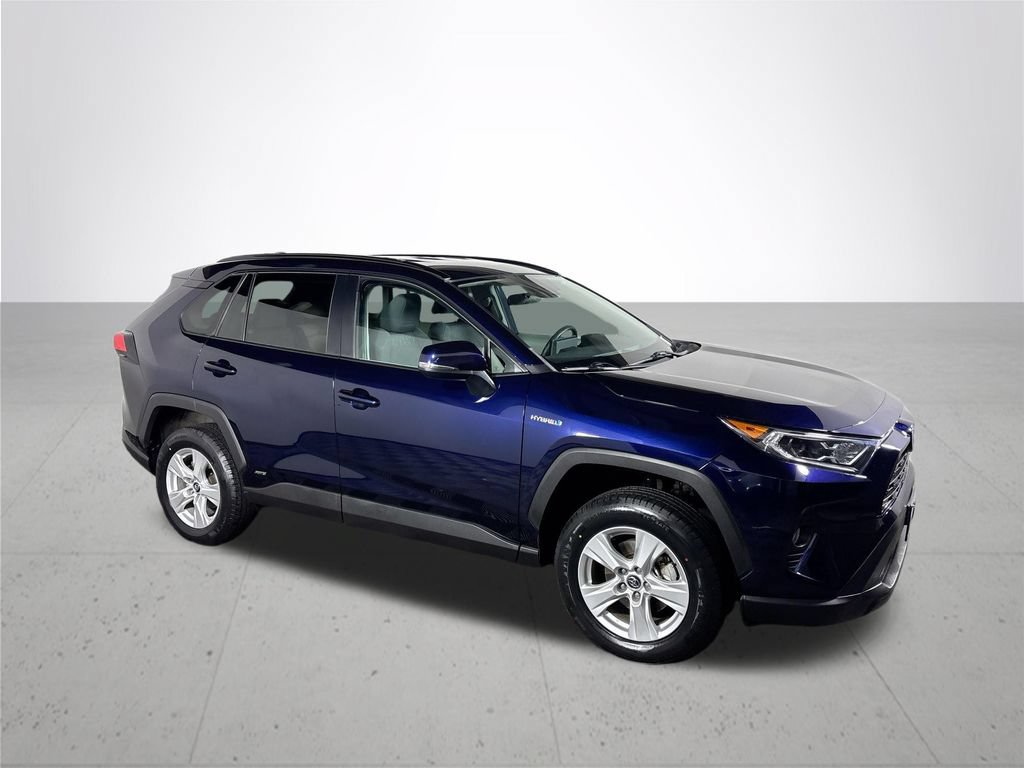 Used 2020 Toyota RAV4 XLE AWD/4WD image 4