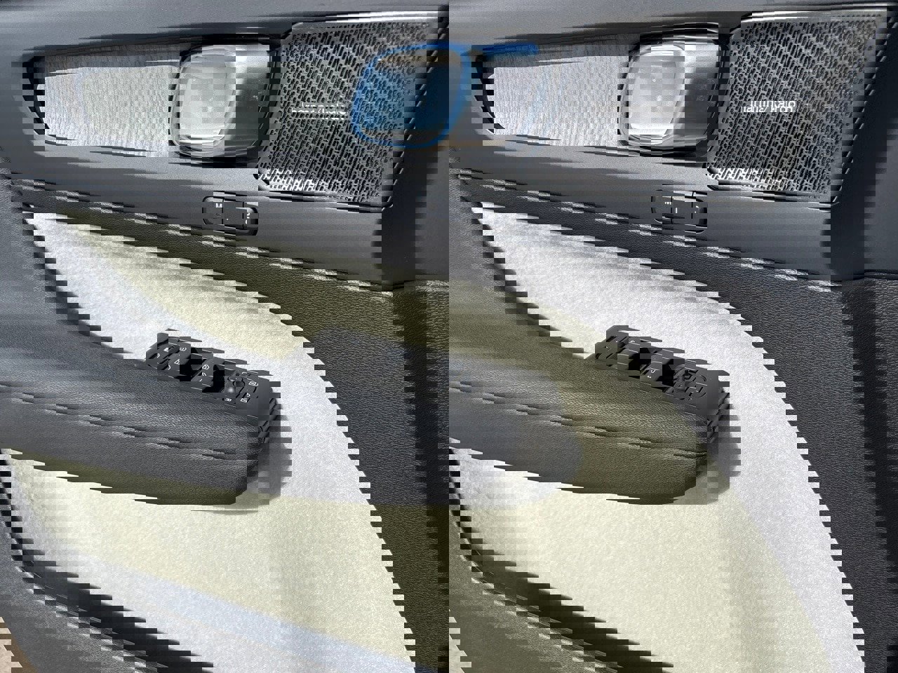 New 2026 Volvo XC40 B4 Plus w/ Protection Package Premier image 15