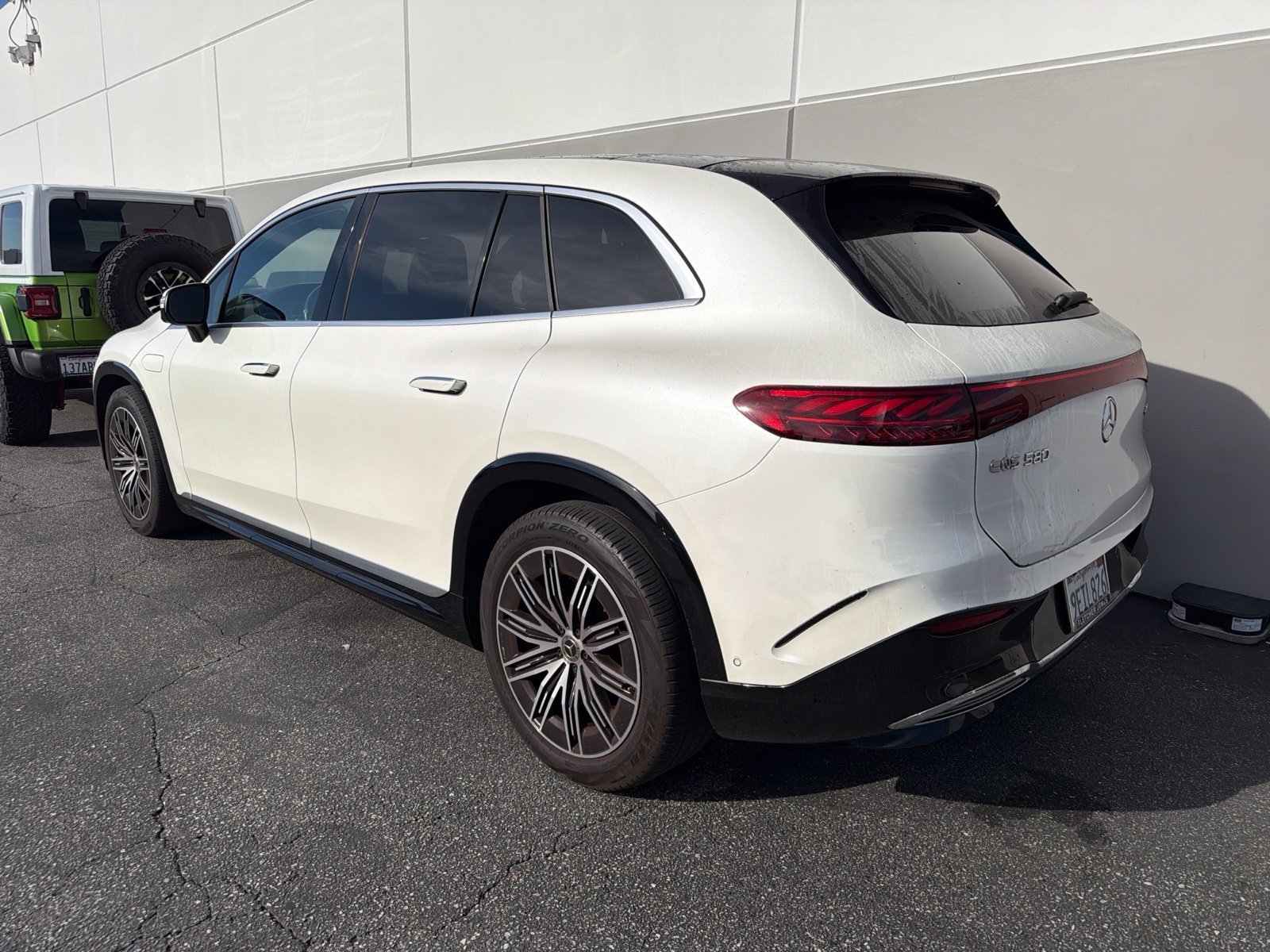 Used 2023 Mercedes-Benz EQS 580 4MATIC SUV image 3