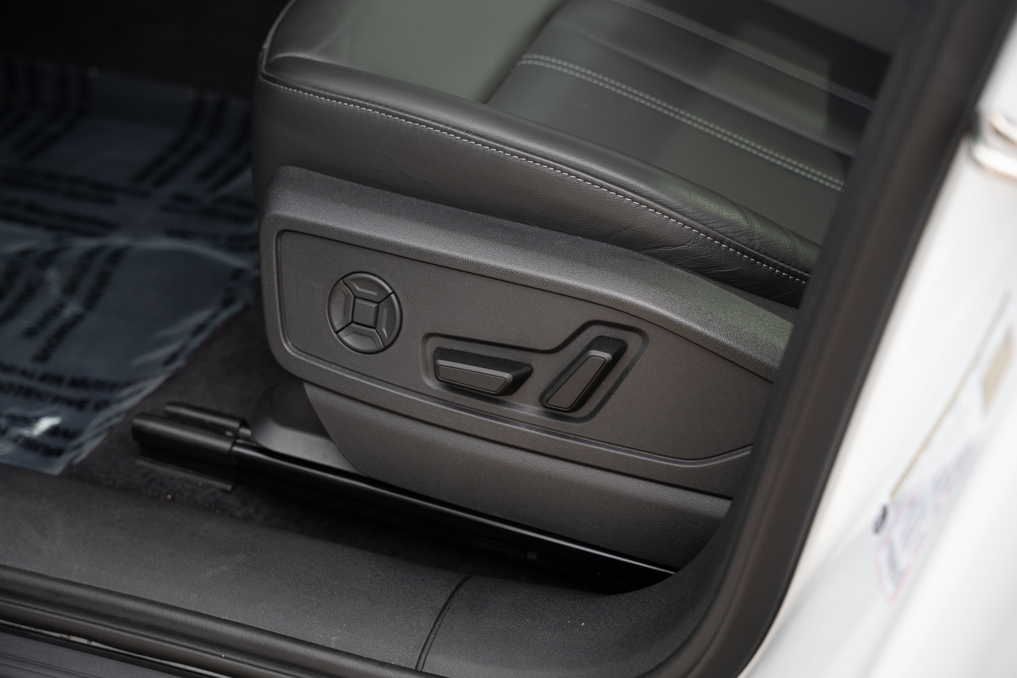 Certified 2025 Audi Q5 Premium Plus w/ Premium Plus AWD/4WD image 19