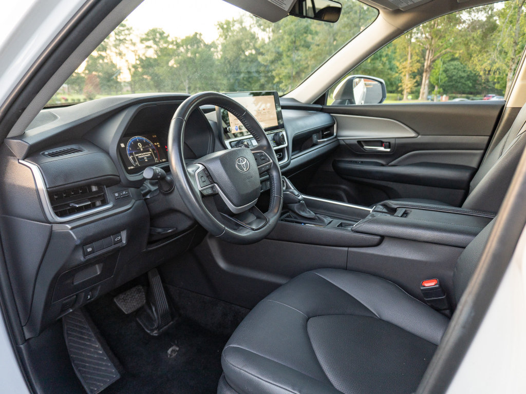 Used 2025 Toyota Grand Highlander AWD image 10