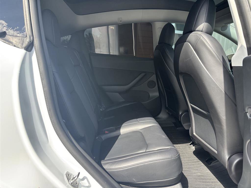 Used 2022 Tesla Model Y Performance AWD/4WD image 16