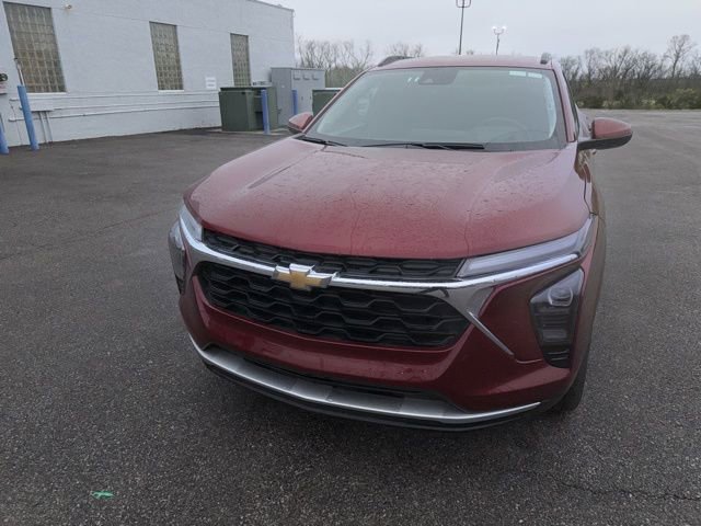 Used 2025 Chevrolet Trax LT w/ LT Convenience Package image 4