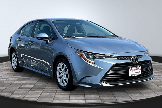 Used 2024 Toyota Corolla LE image 3