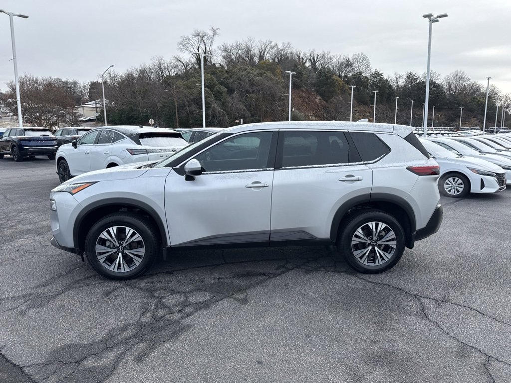 Used 2022 Nissan Rogue SV image 4