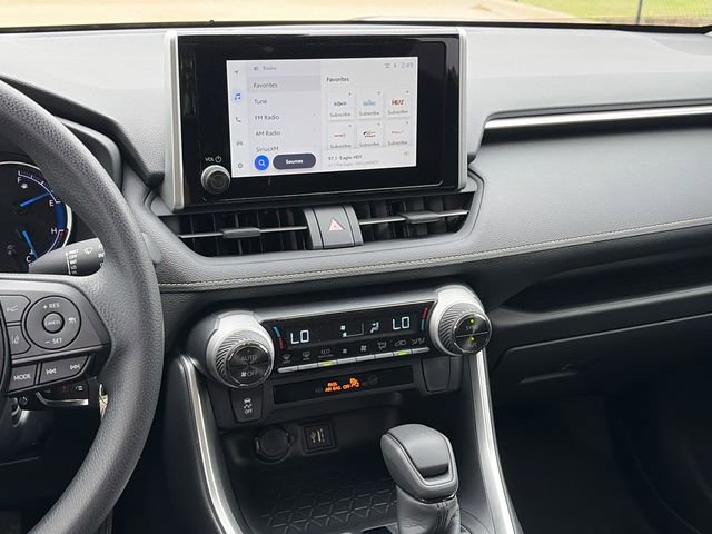 Used 2025 Toyota RAV4 LE AWD/4WD image 14