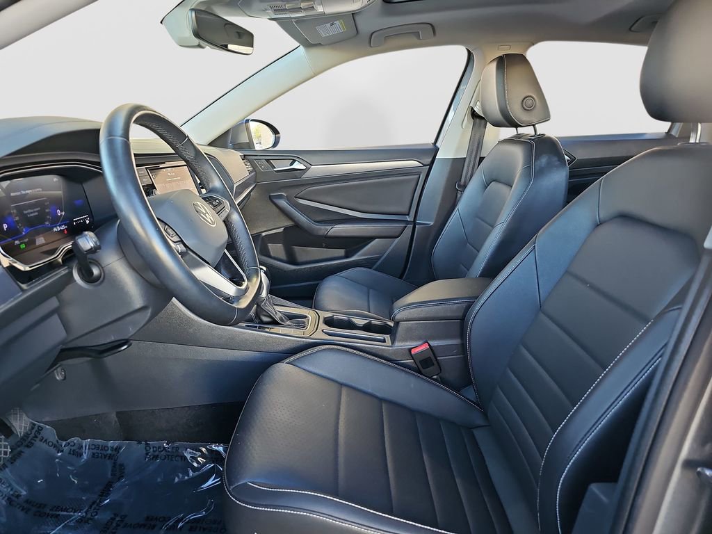 Used 2024 Volkswagen Jetta SE image 16