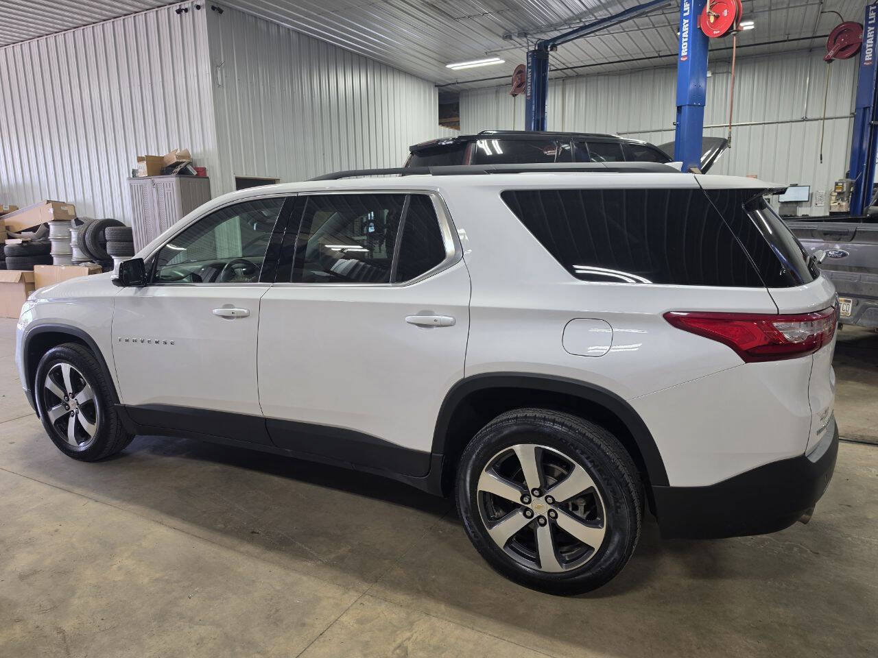 Used 2020 Chevrolet Traverse LT w/ LT Premium Package AWD/4WD image 5
