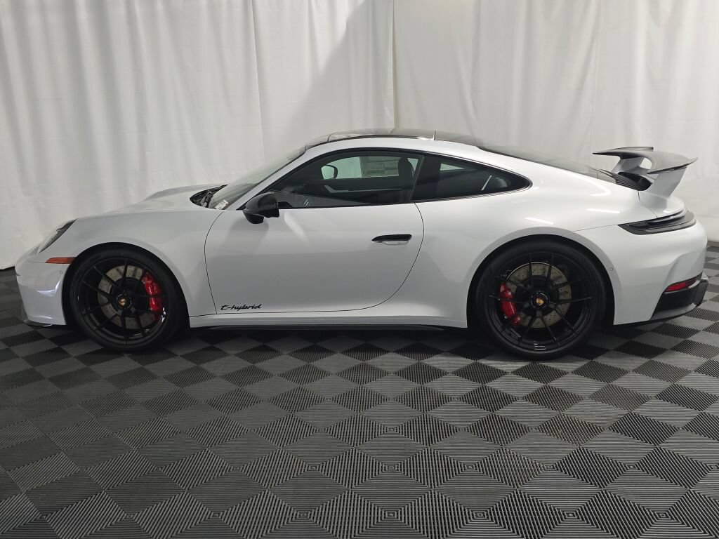 New 2026 Porsche 911 Carrera GTS RWD image 2