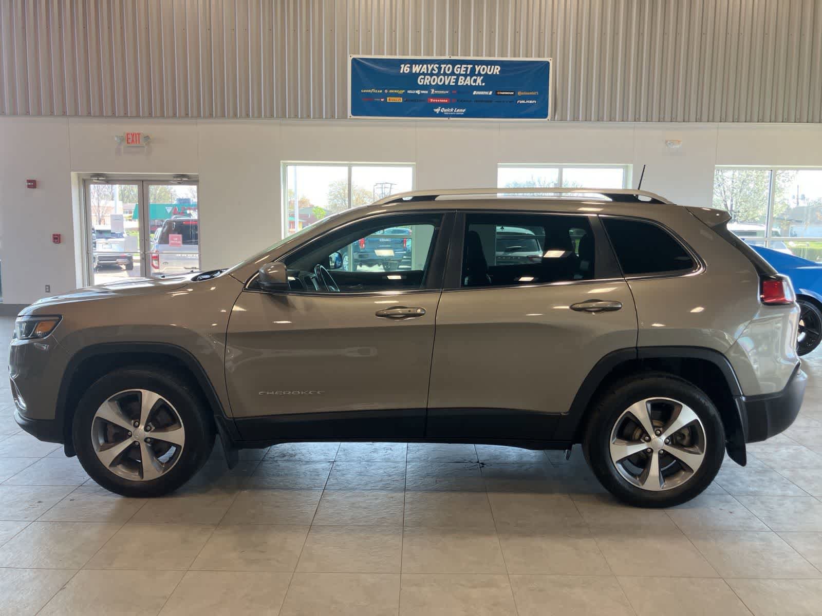 Used 2021 Jeep Cherokee Limited w/ Elite Package AWD/4WD image 8