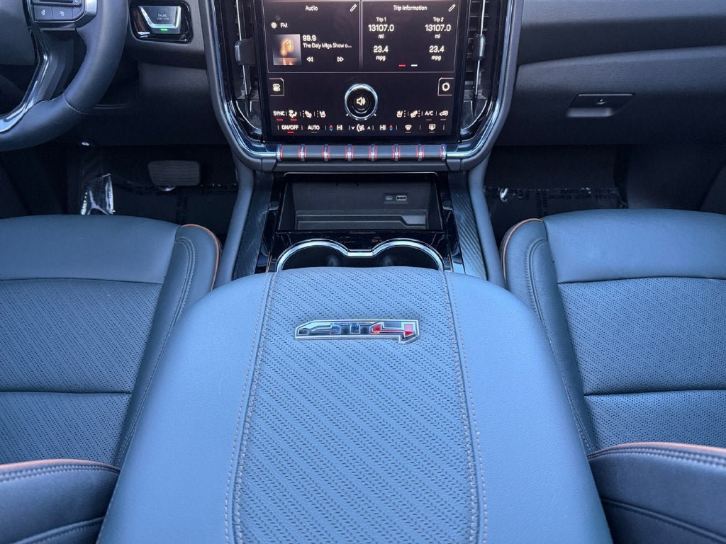 Used 2025 GMC Yukon AT4 w/ AT4 Premium Plus Package AWD/4WD image 13