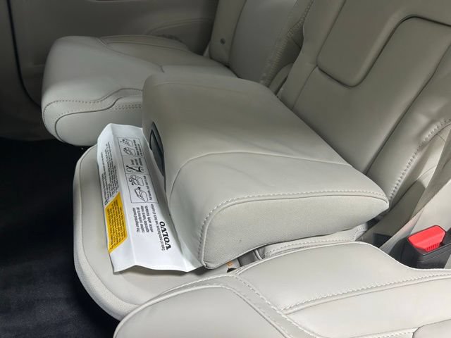 Certified 2025 Volvo XC90 B5 Ultra AWD/4WD image 12