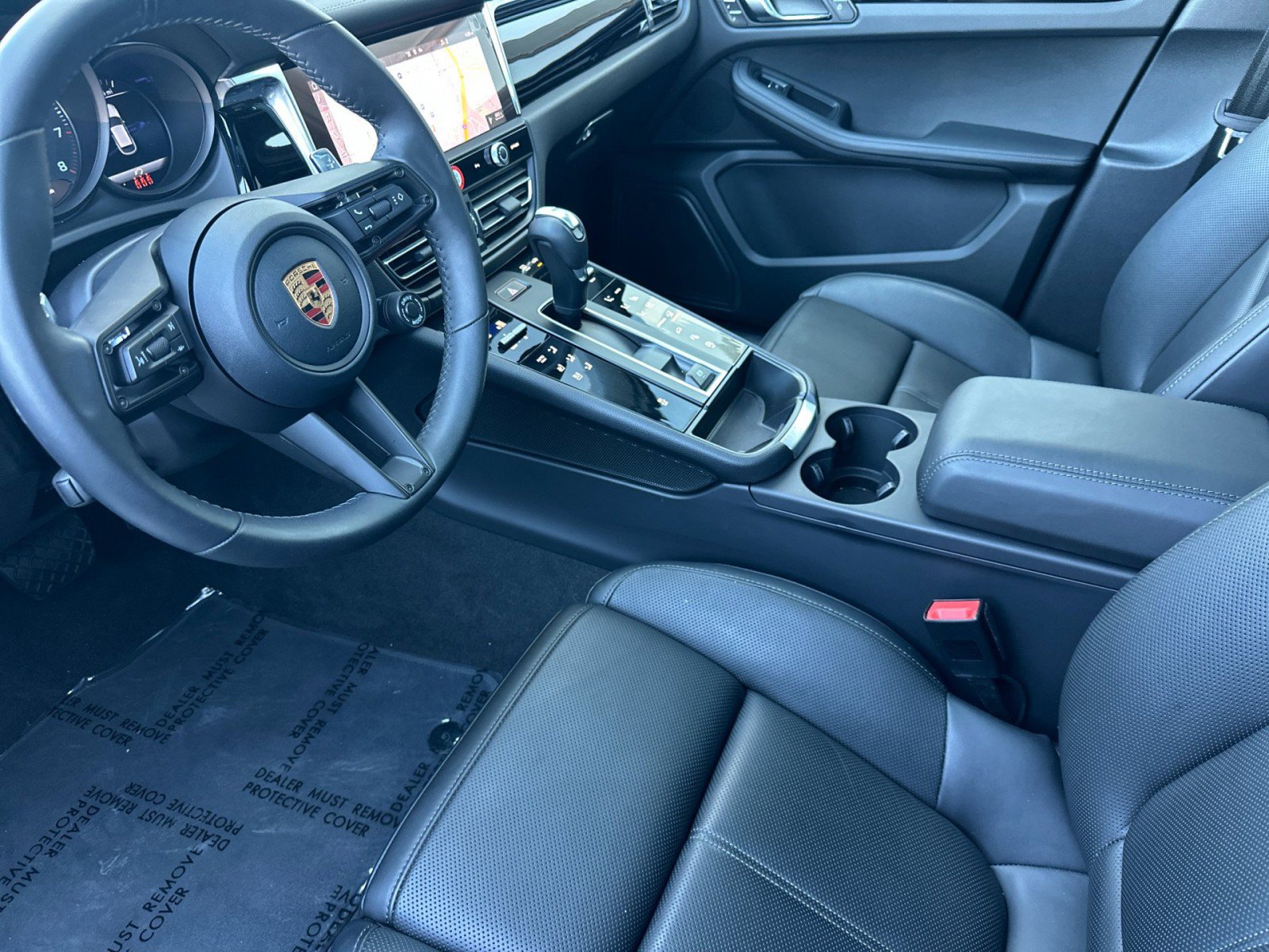 Used 2026 Porsche Macan AWD/4WD image 4