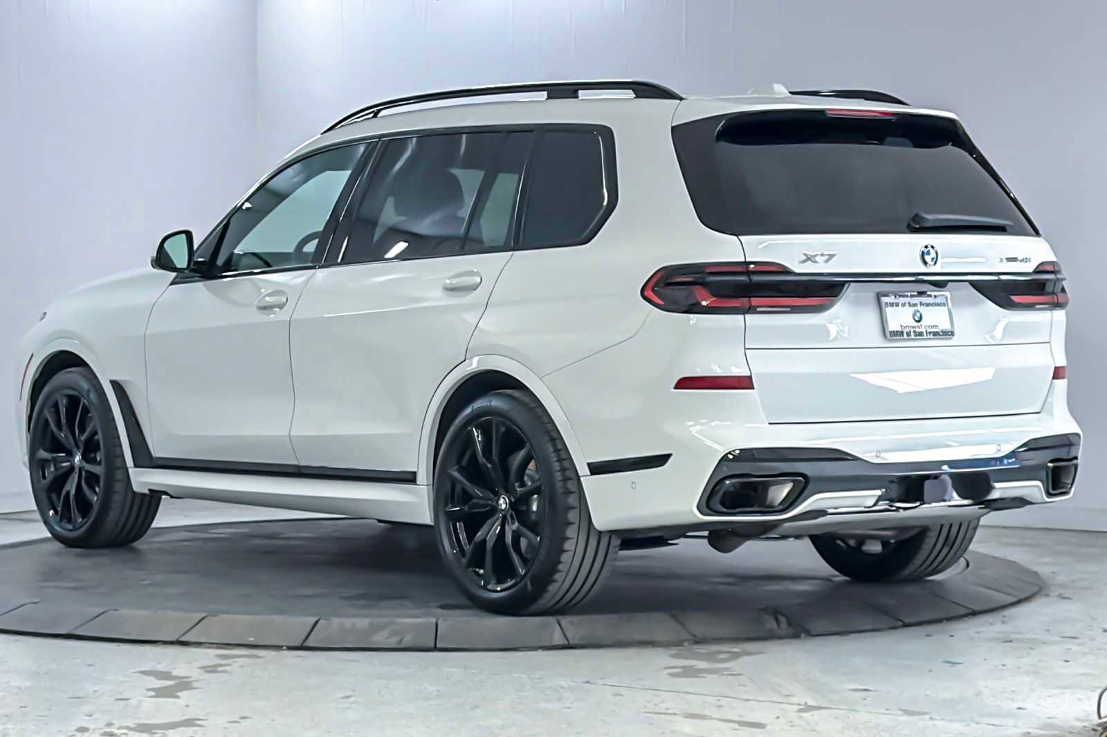 Used 2026 BMW X7 xDrive40i w/ M Sport Package image 6