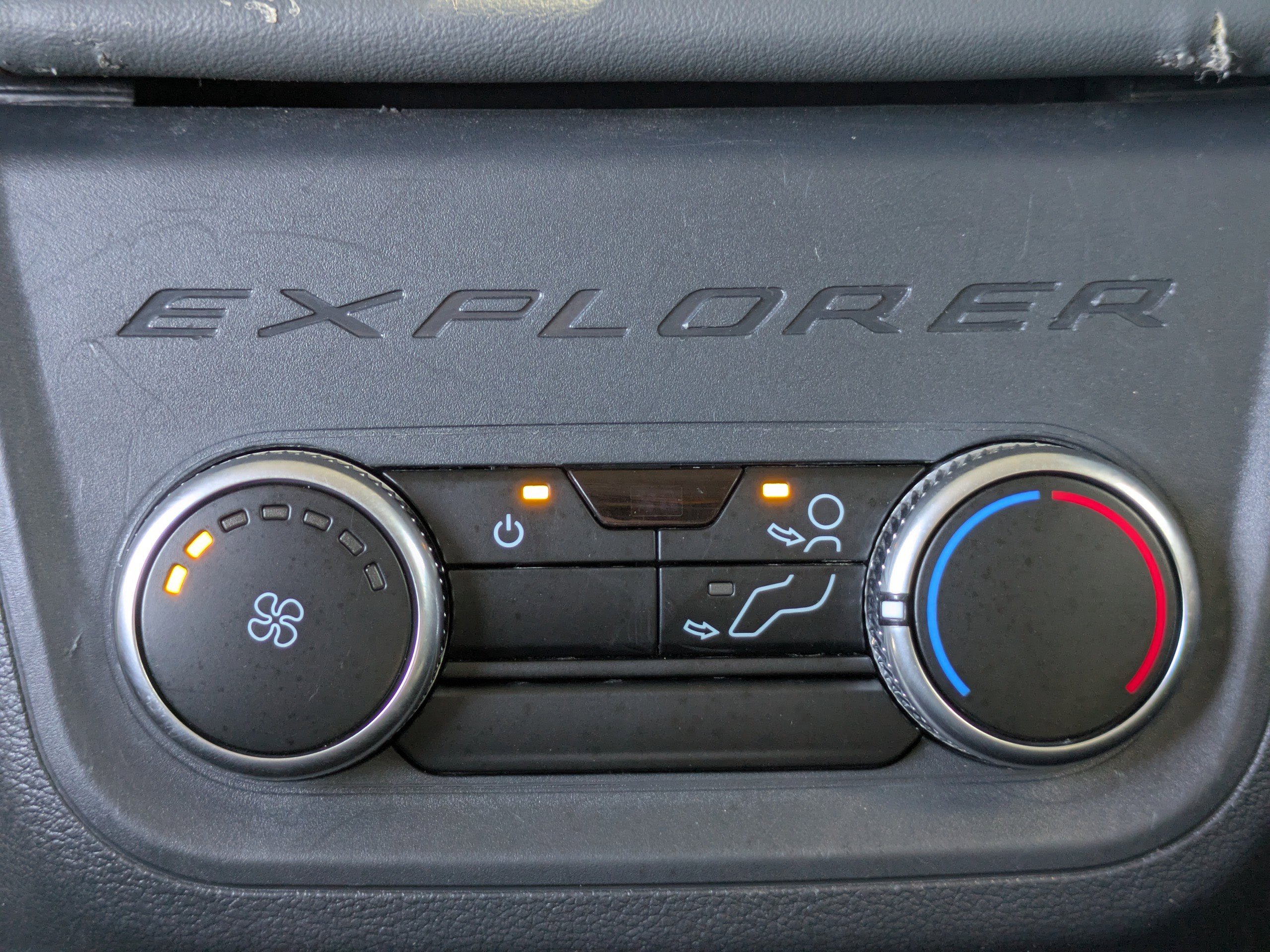 Used 2025 Ford Explorer Active image 17