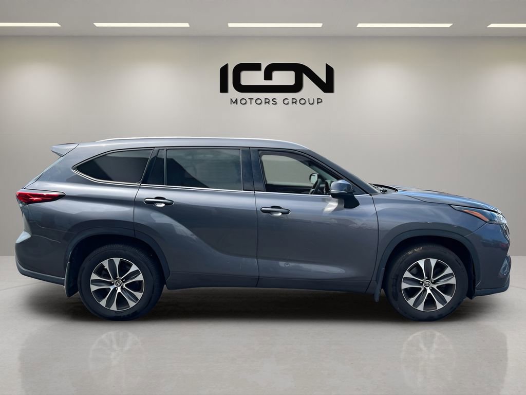 Used 2022 Toyota Highlander XLE image 5