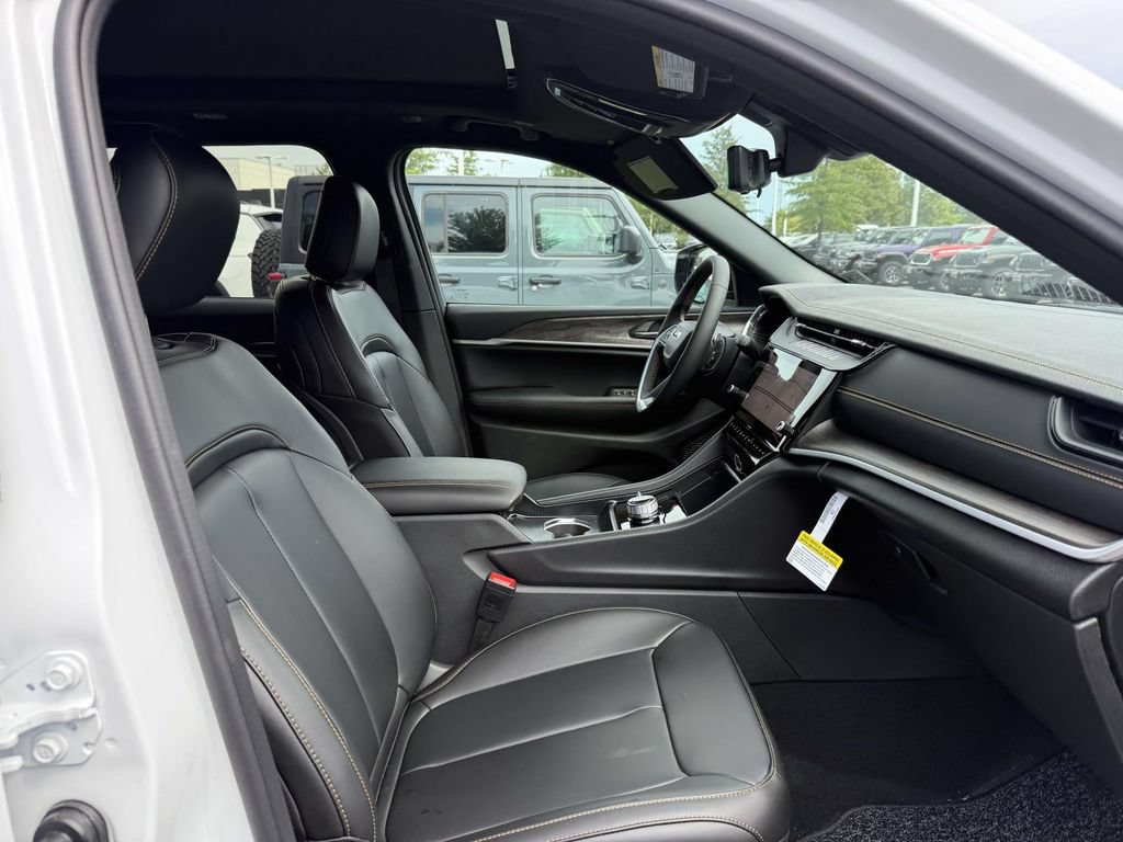 New 2026 Jeep Grand Cherokee Limited AWD/4WD image 15