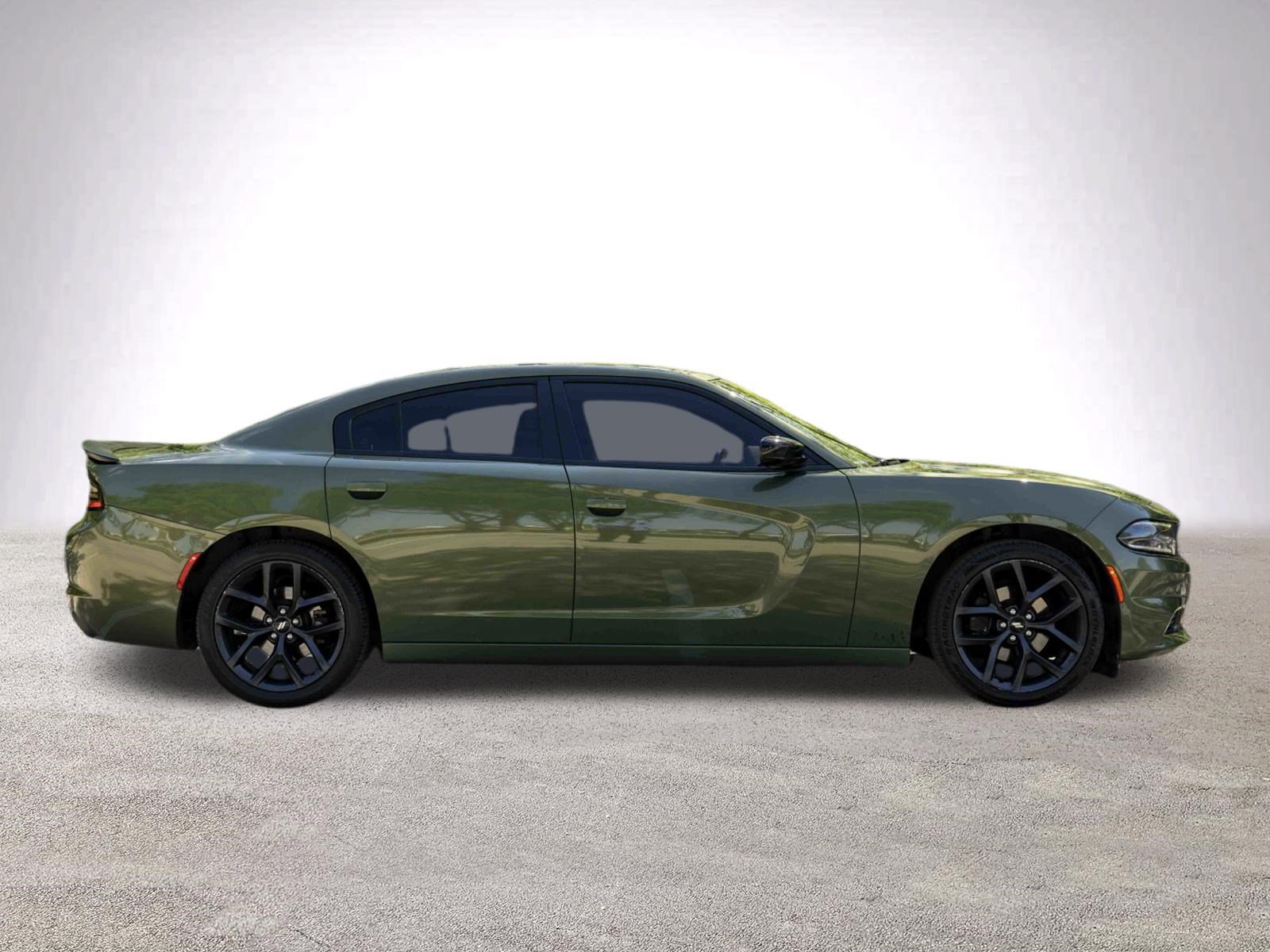 Used 2019 Dodge Charger SXT w/ Blacktop Package image 10