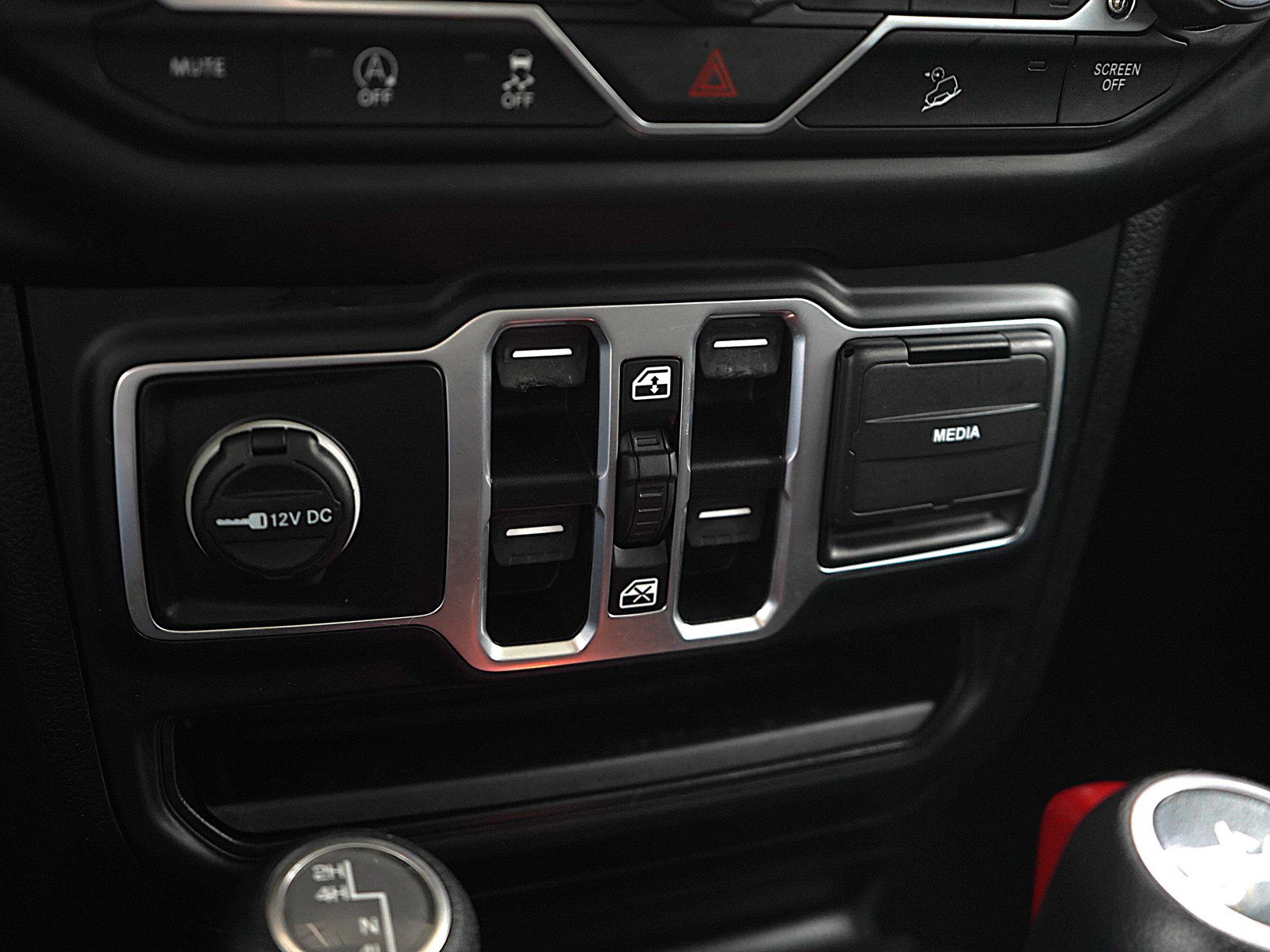 Used 2018 Jeep Wrangler Unlimited Sahara w/ Cold Weather Group image 22