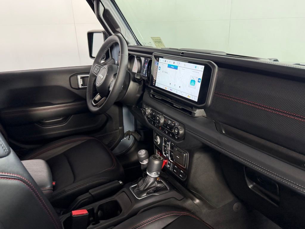 Used 2025 Jeep Gladiator Rubicon AWD/4WD image 32