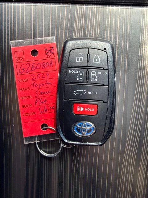 Used 2024 Toyota Sienna Platinum AWD/4WD image 43
