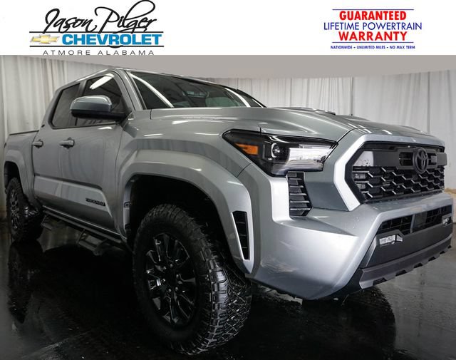 Used 2025 Toyota Tacoma TRD Sport AWD/4WD image 1