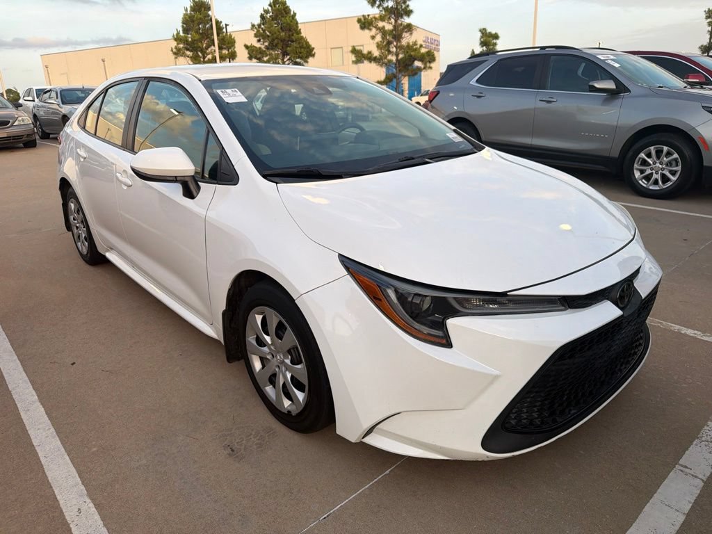 Used 2020 Toyota Corolla LE FWD image 2