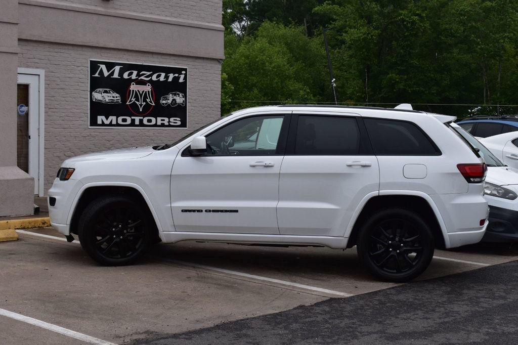 Used 2018 Jeep Grand Cherokee Altitude AWD/4WD image 3