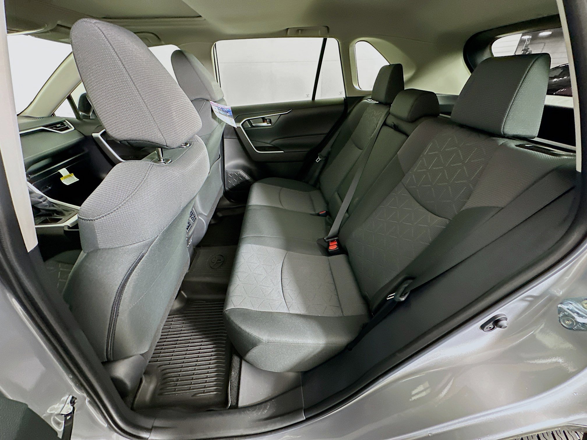 Used 2025 Toyota RAV4 XLE w/ Convenience Package FWD image 27