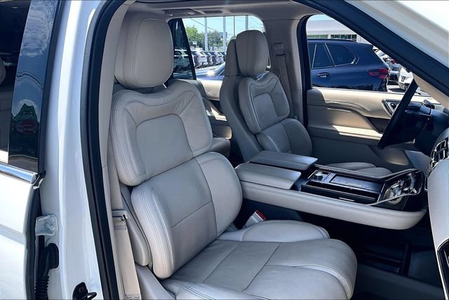 Used 2021 Lincoln Navigator Reserve w/ Luxury Package AWD/4WD image 28