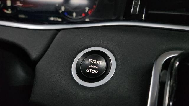 Used 2020 Land Rover Range Rover Evoque SE image 27