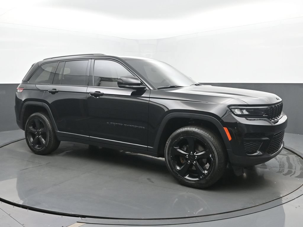 Used 2023 Jeep Grand Cherokee Altitude AWD/4WD image 7