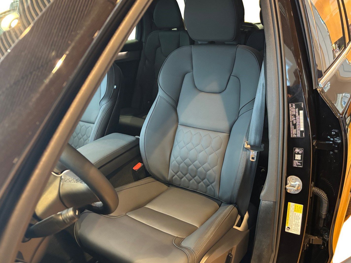 New 2026 Volvo XC90 T8 Plus w/ Protection Package AWD/4WD image 38