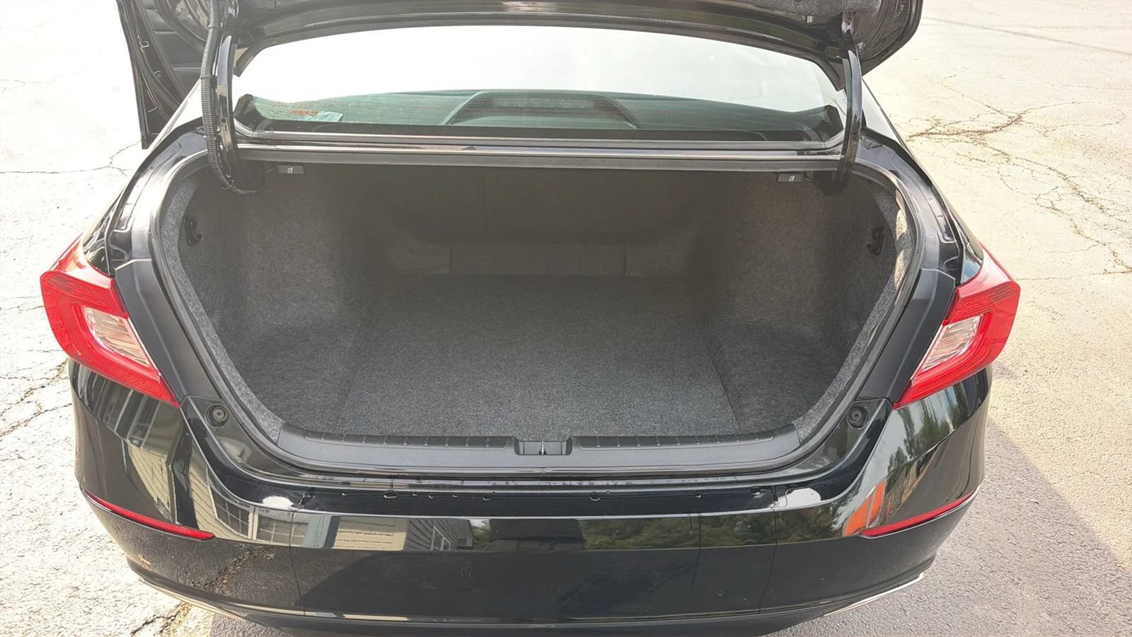 Used 2018 Honda Accord Sport image 11