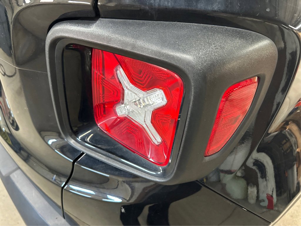Used 2020 Jeep Renegade Altitude FWD image 22