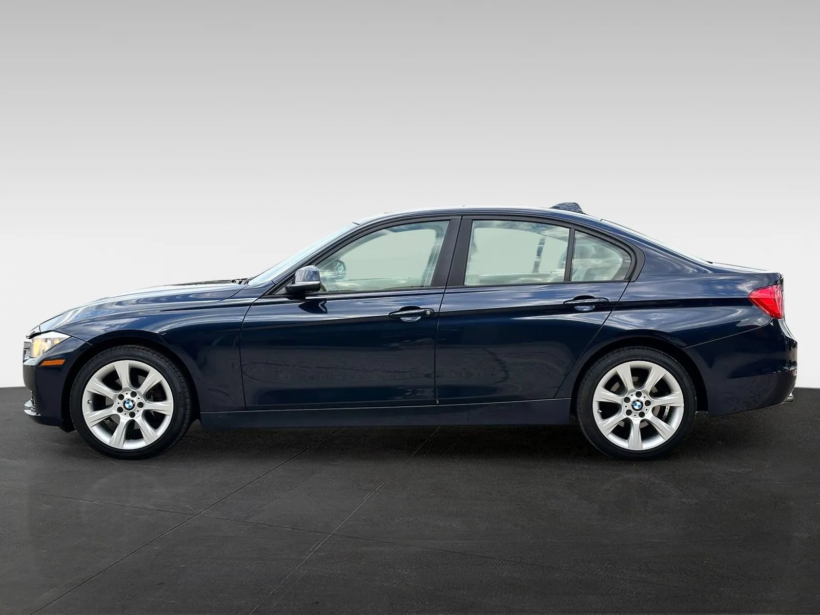 Used 2015 BMW 328i xDrive Sedan AWD/4WD image 4