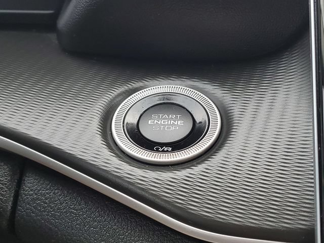 Used 2023 Jeep Grand Cherokee Laredo AWD/4WD image 15