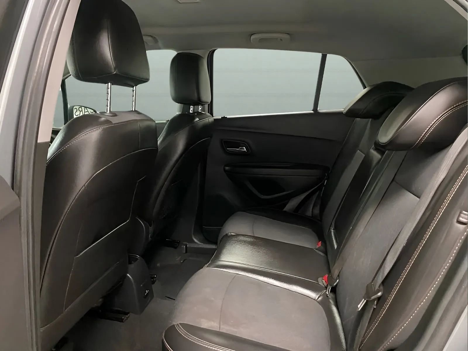 Used 2020 Chevrolet Trax LT w/ LT Convenience Package FWD image 11