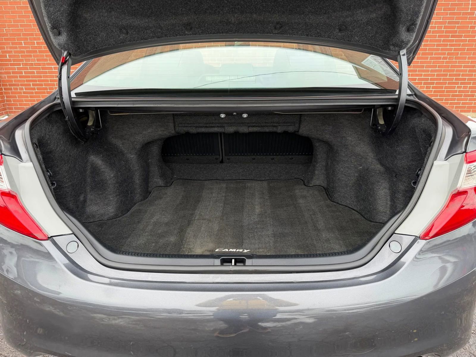 Used 2013 Toyota Camry L image 16