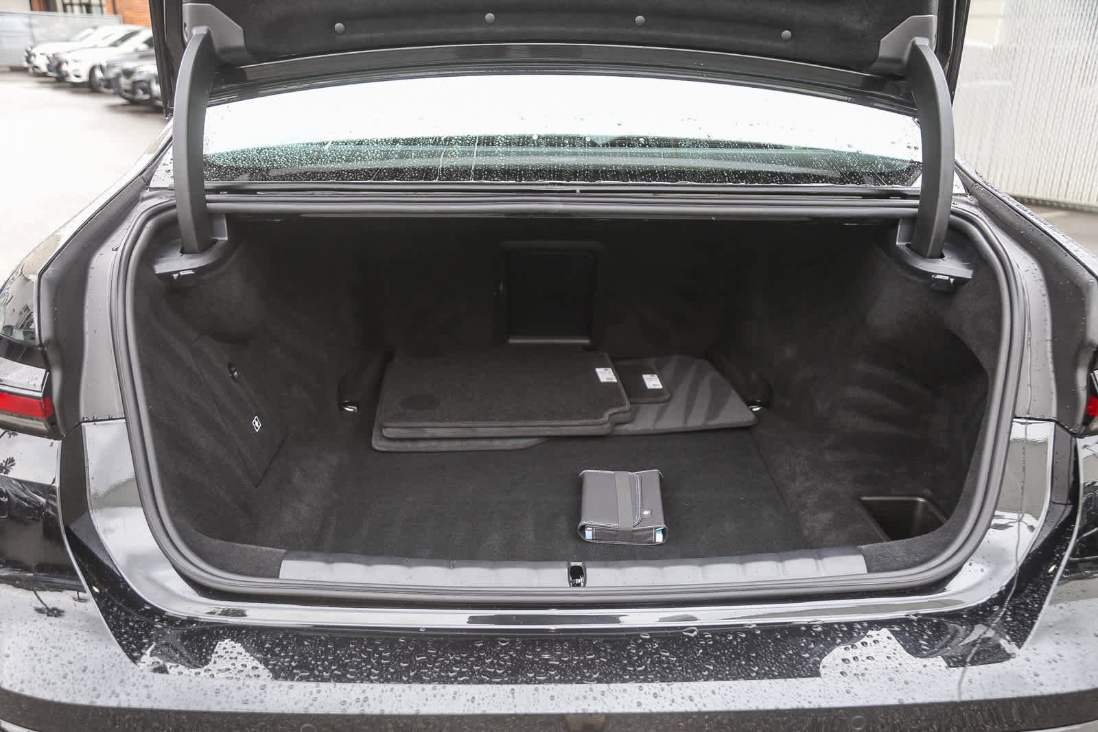 Used 2025 BMW i7 eDrive50 w/ M Sport Package image 22