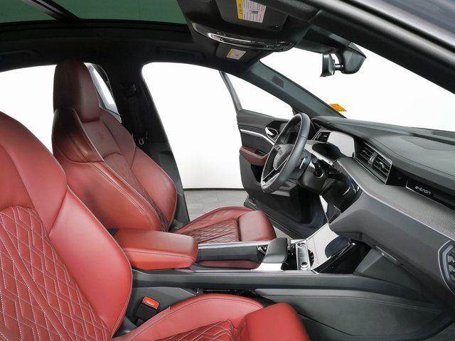 Used 2024 Audi SQ8 e-tron Premium Plus w/ Black Optic Package AWD/4WD image 26