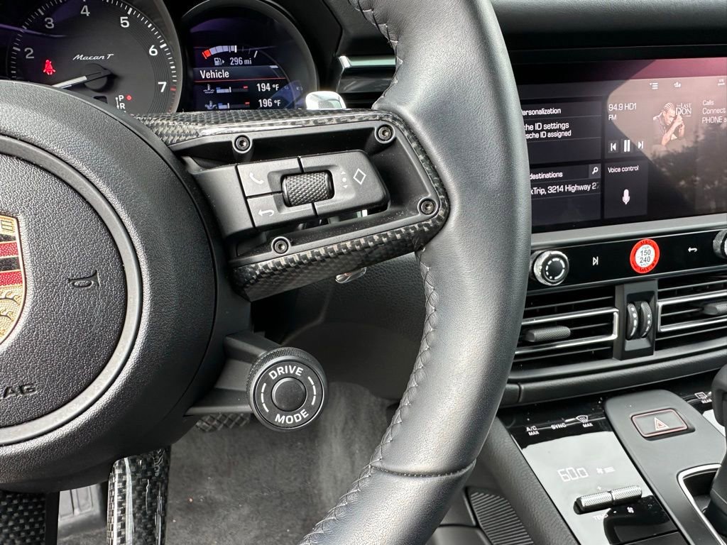 Certified 2025 Porsche Macan Turbo image 17