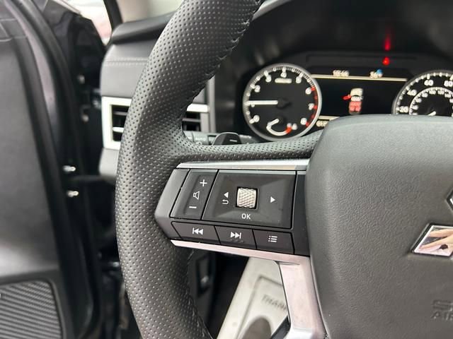 Used 2025 Mitsubishi Outlander SE image 22