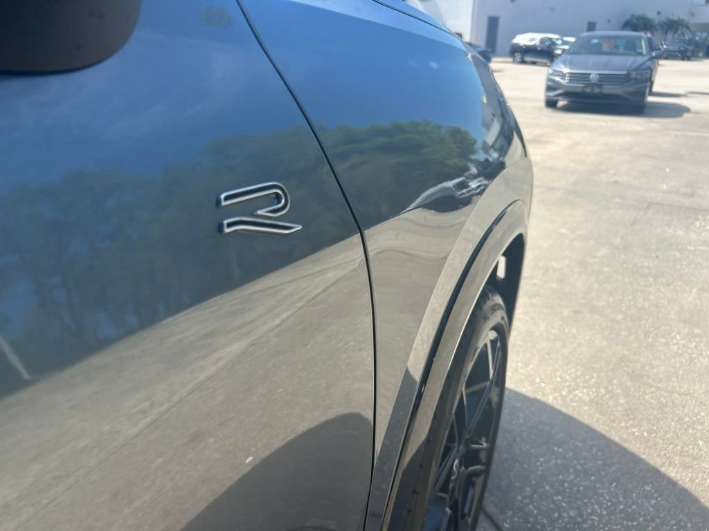 Certified 2025 Volkswagen Tiguan SE R-Line AWD/4WD image 38