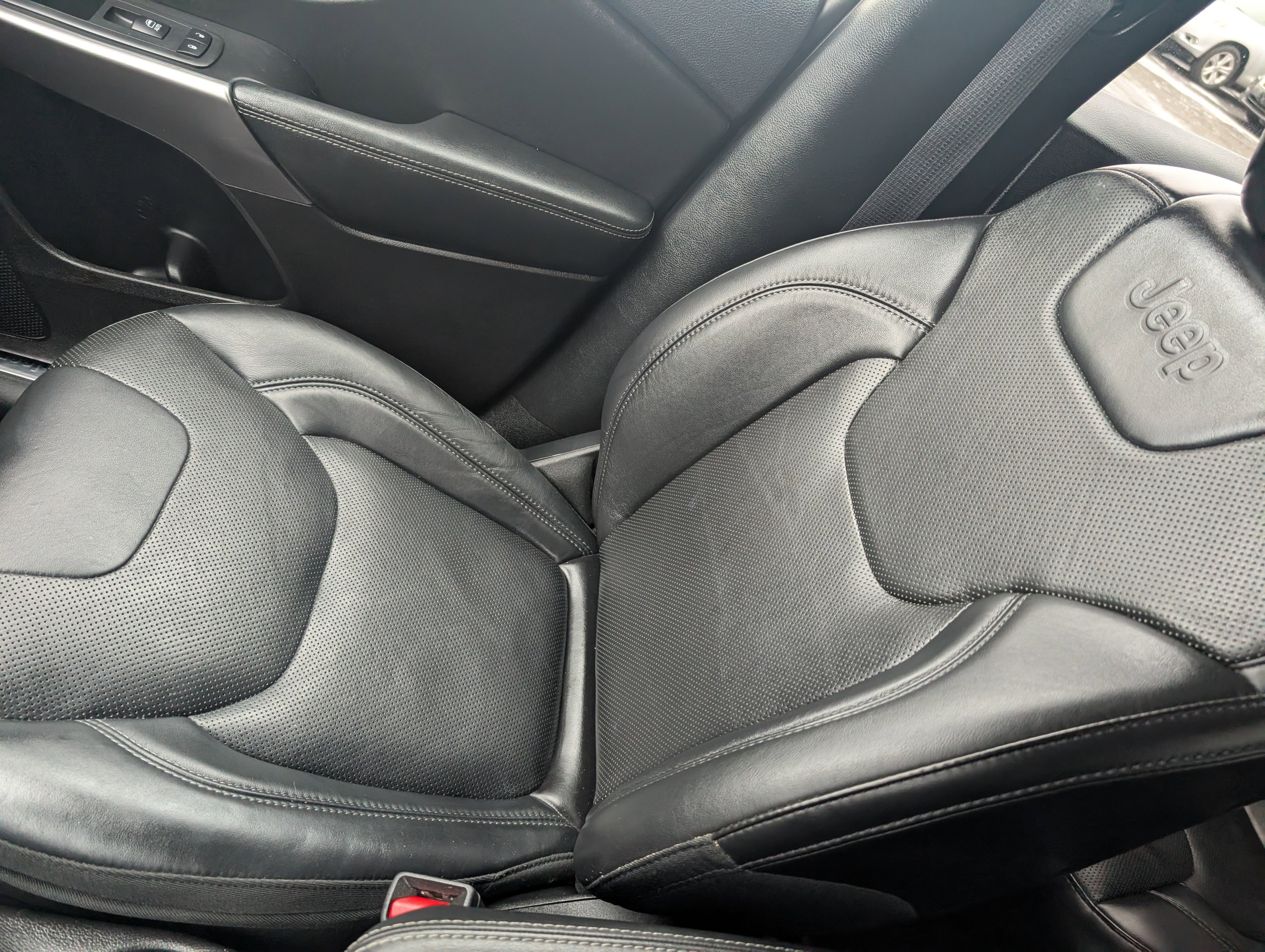 Used 2019 Jeep Cherokee Limited image 26