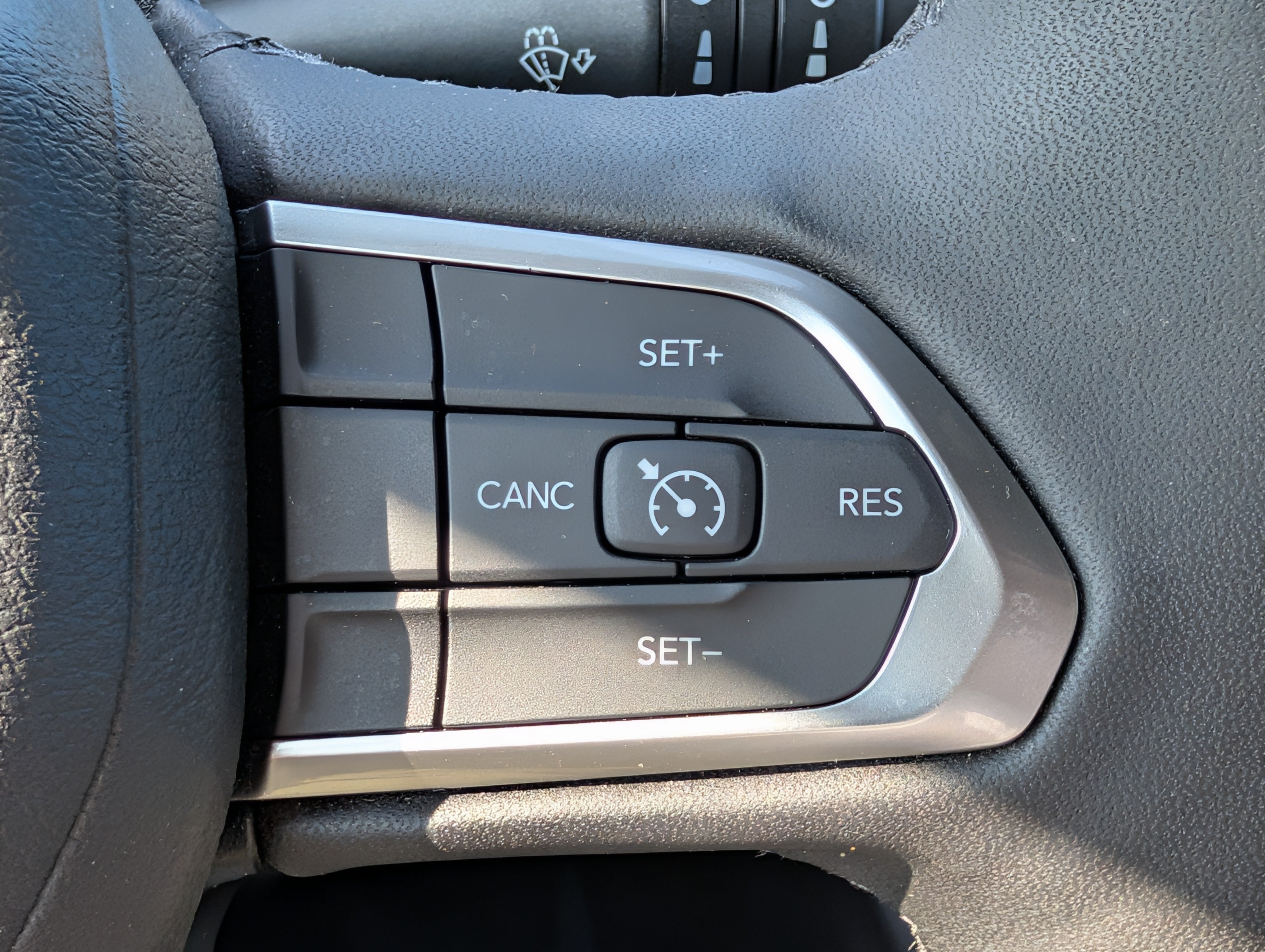 Used 2025 Jeep Compass Latitude w/ Convenience Group AWD/4WD image 26